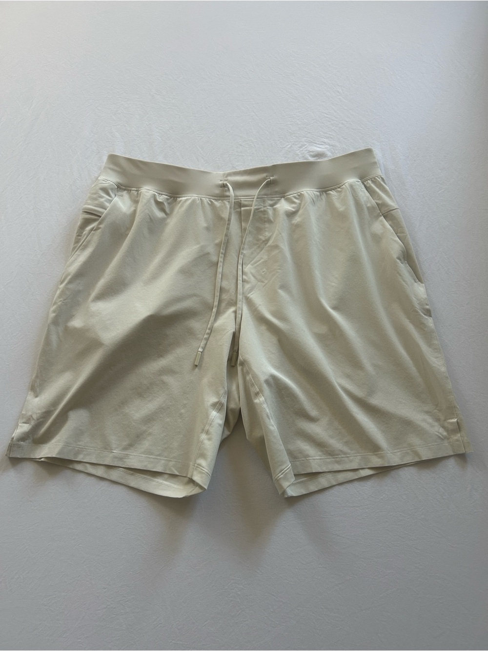 lululemon athletica Men's Drawstring Cream Athletic Shorts - Picture 3 of 8